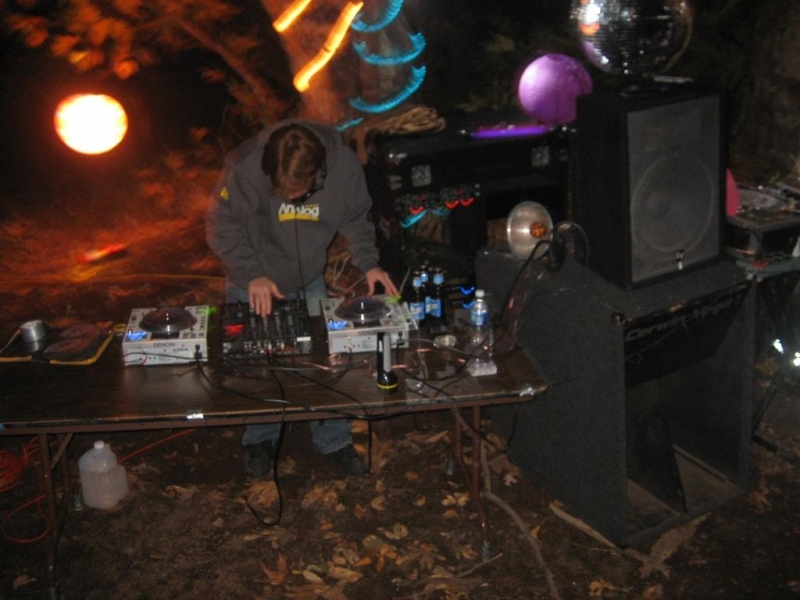 DJ Loel layin down the HARDSTYLE