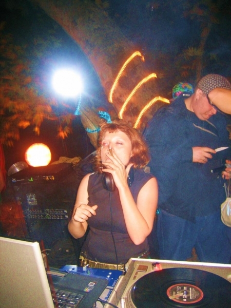 Lady Spleen spinnin dubstep nd smokin a phatty blunt